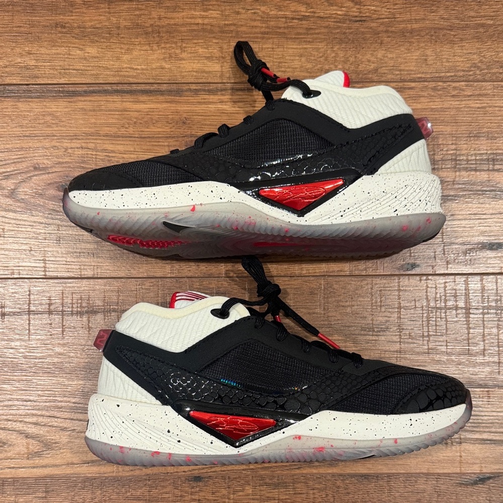 BRAND NEW! Adult New Balance Kawhi 3 Basketball Shoe sz: 8 Men’s/9.5 Women’s